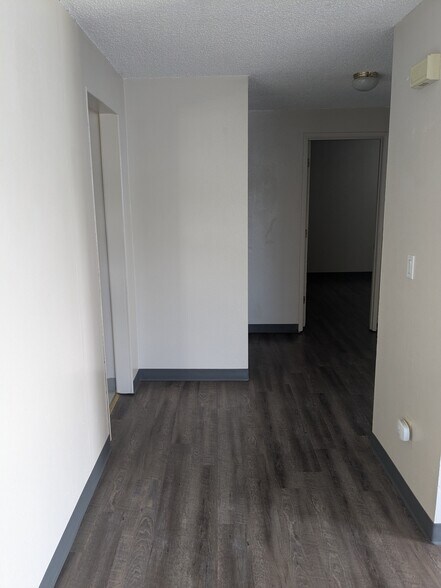 Building Photo - 1427 Lakeview Ave