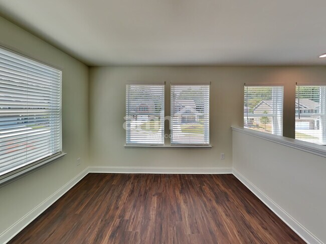 Building Photo - 738 Carnaby Ln