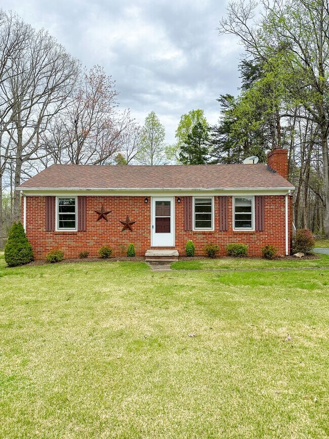 Building Photo - Zions Cross Roads Brick Cottage 2bedroom/1bath