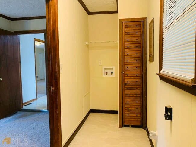 Building Photo - 105 Sunrise Dr