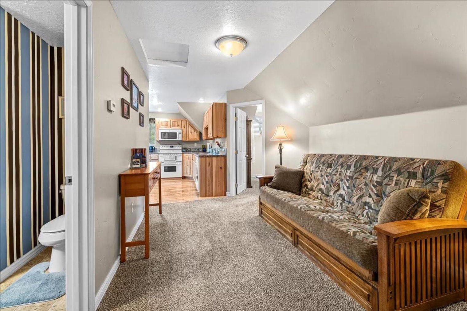 Building Photo - 203 6th Ave S