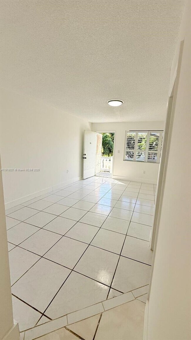 Building Photo - 20337 NE 2nd Ave