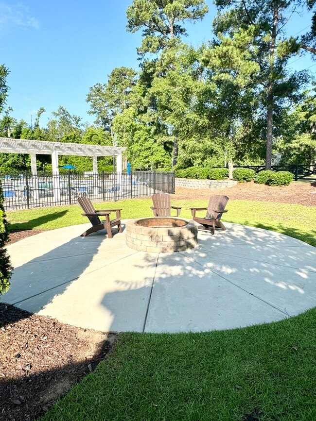 Building Photo - Stunning home in FANTASTIC location off Hwy 90 in Heritage Preserve!