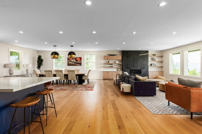 Building Photo - 4545 S Thousand Oaks Dr