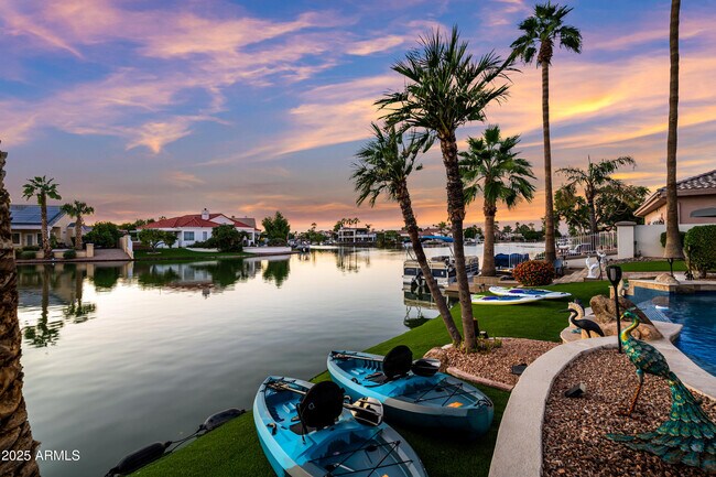 Building Photo - 1817 E Willow Tree Ct