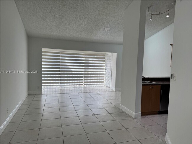 Building Photo - 9446 SW 140th Ct