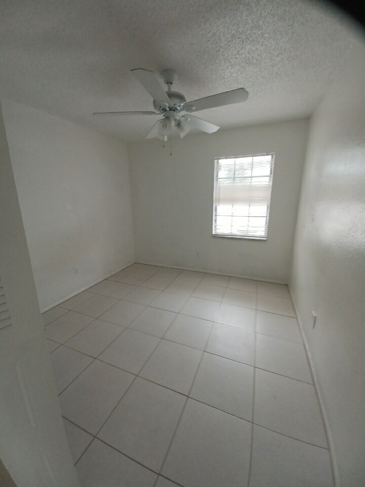 Building Photo - 273 SW Sterret Cir