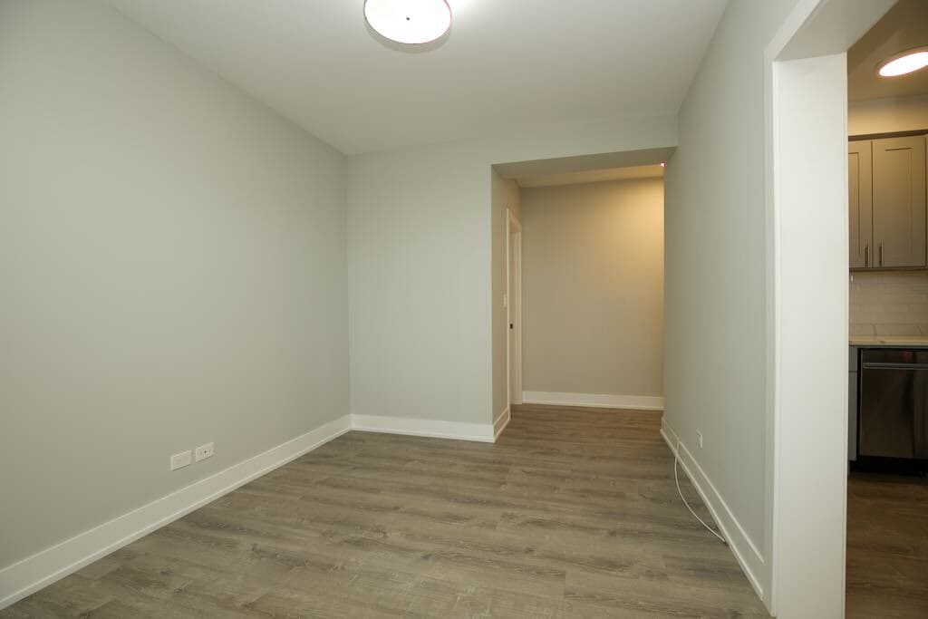 Building Photo - 545 W Belmont Ave