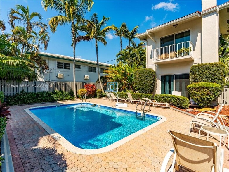 Building Photo - 835 NE 17th Way