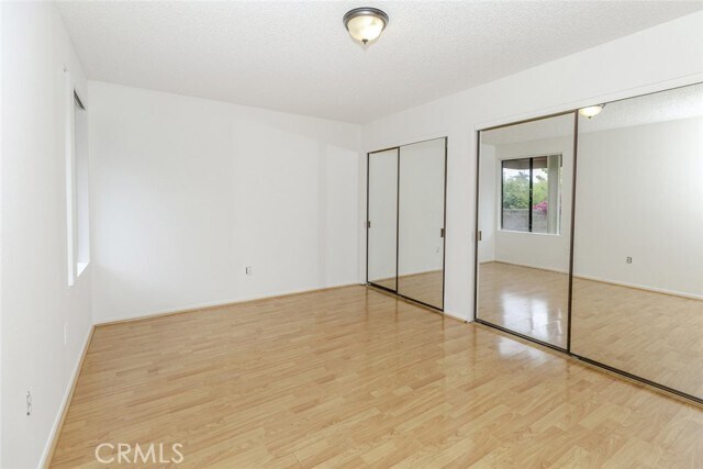 Building Photo - 914 E Elk Ave