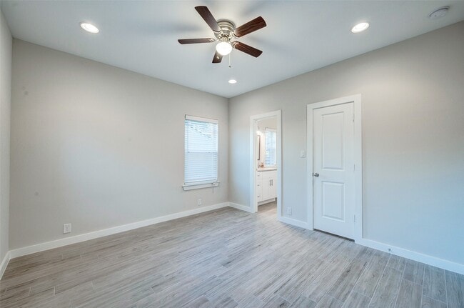 Building Photo - 113 Poinsetta Ln