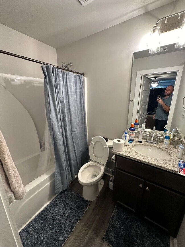 Building Photo - 4 BR/ 4BA Home Located on MLK