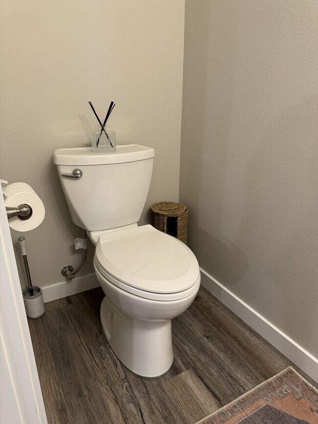 Building Photo - Furnished Hermiston Rental