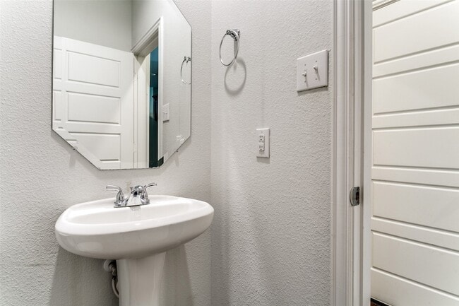 Building Photo - 3701 Trillium Dr