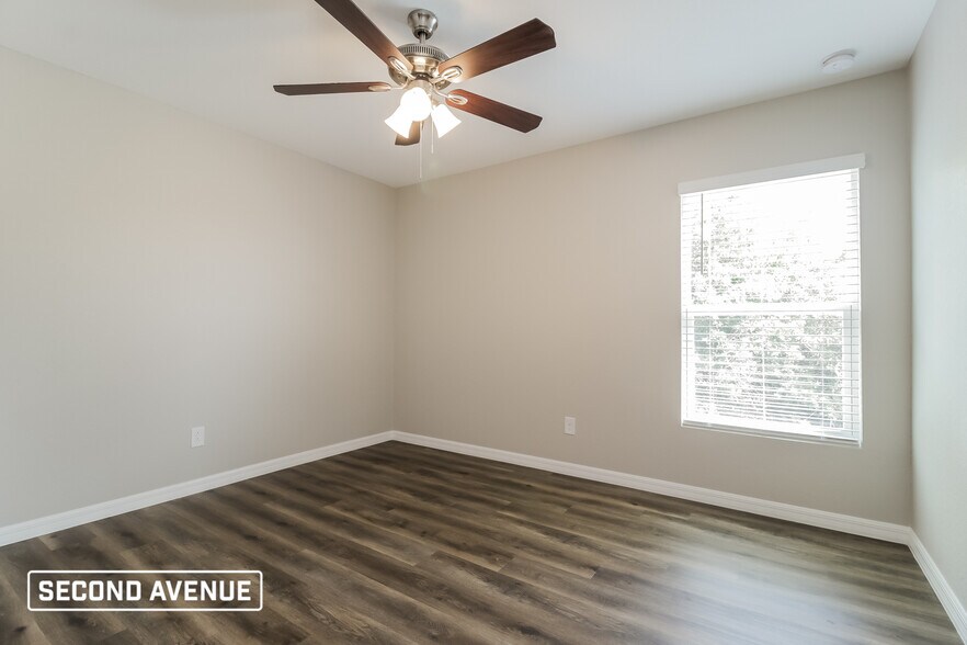 Building Photo - 877 Biscayne Dr