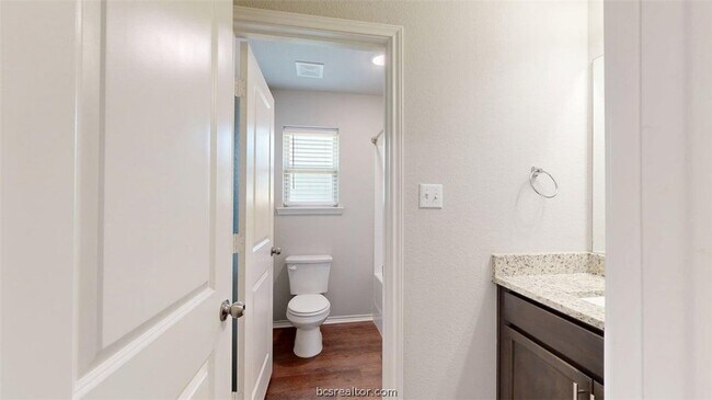 Building Photo - 803 Meadow Brook Dr