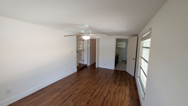 Building Photo - 1448 NE 27th Ct
