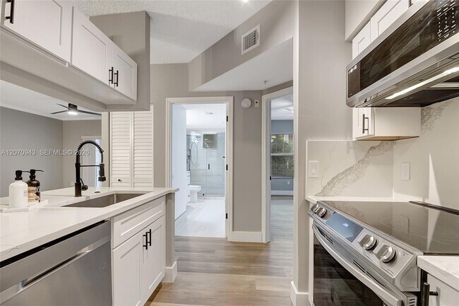 Building Photo - 2206 Tuscany Way