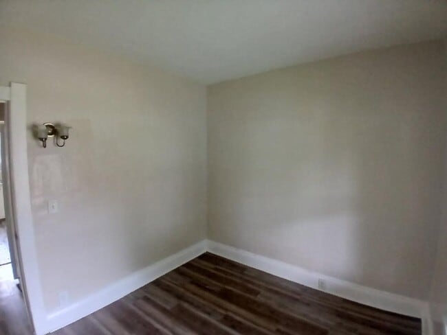 Building Photo - 4 Bed 1 Bath