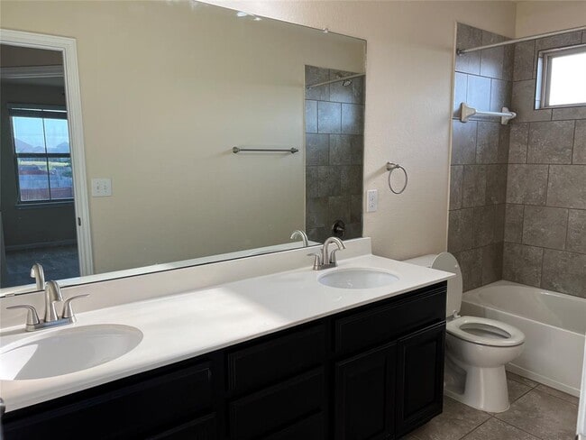 Building Photo - 5817 Scenic Lake Dr