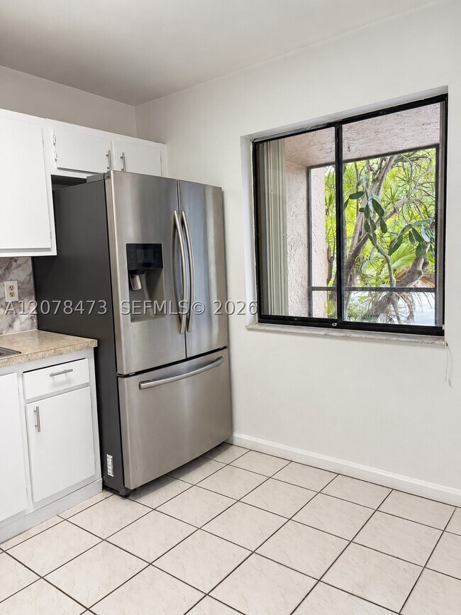 Building Photo - 205 Lakeview Dr