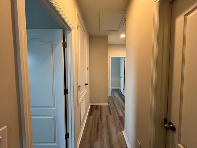 Building Photo - Beautiful Townhouse at Windermere availabl...