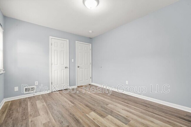 Building Photo - 1156 Hubbard St SW