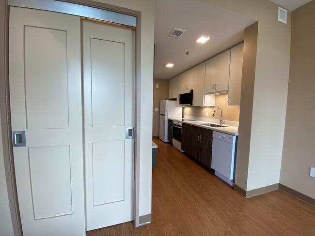 Building Photo - 83 Hanover St