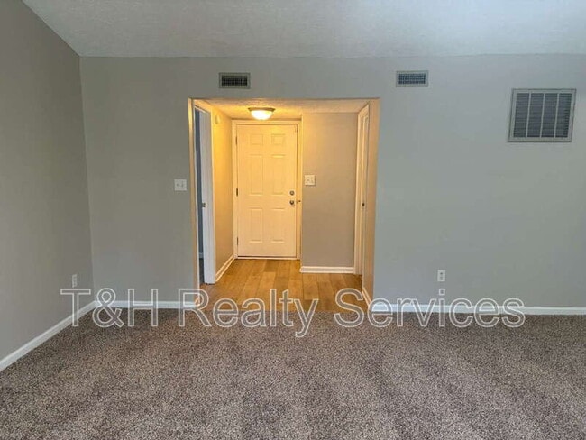 Building Photo - 5925 Dunmore Dr