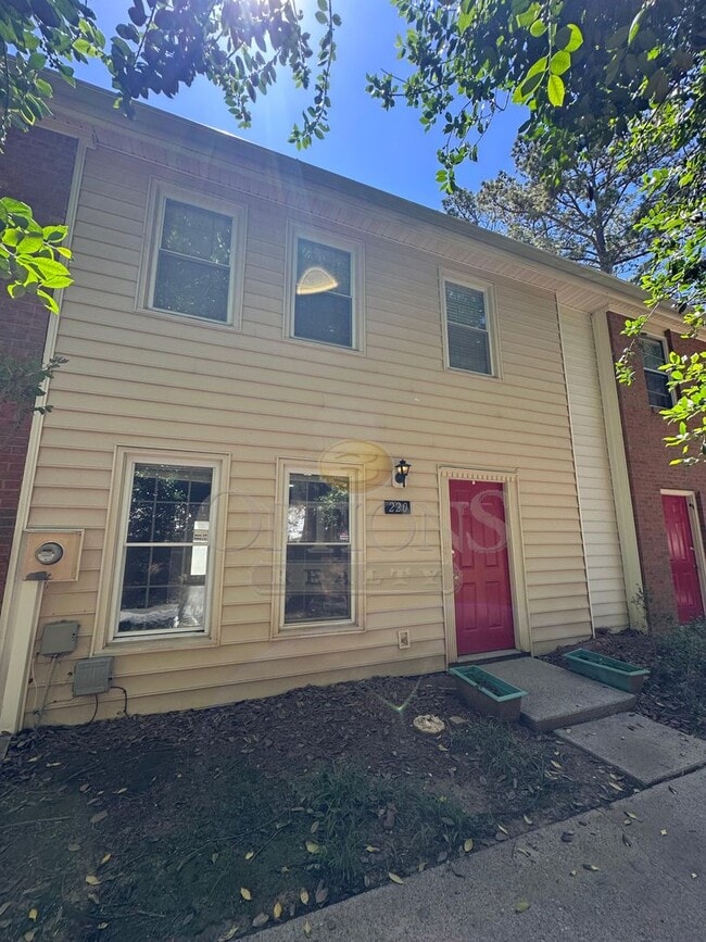 Building Photo - 2BR Townhouse in Roswell