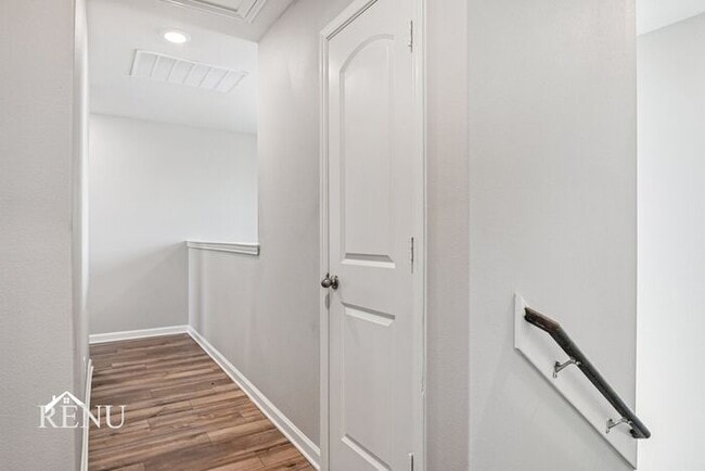 Building Photo - 1040 Wheatfield Ln