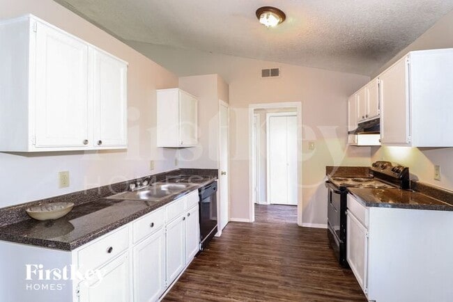 Building Photo - 5798 Jardin Pl