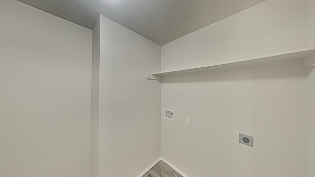 Building Photo - Very Nice 4 Bedroom 2 Bath Home in Yukon S...