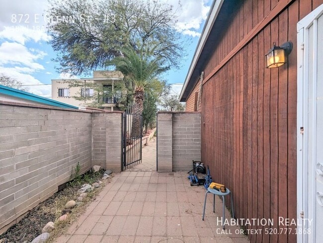 Building Photo - 872 E Glenn St