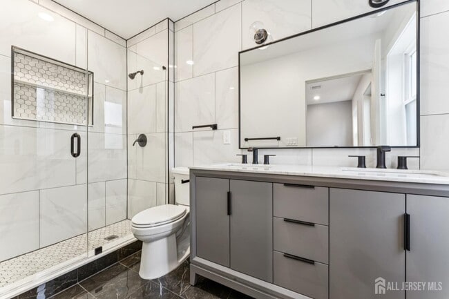 Building Photo - 84 Hollywood Ave