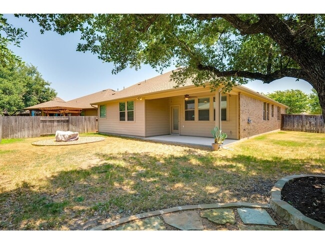 Building Photo - 2200 Hilltop Climb Dr