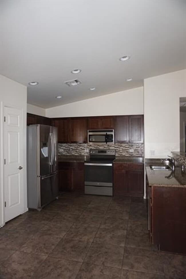 Building Photo - 4137 E Shadow Branch Dr