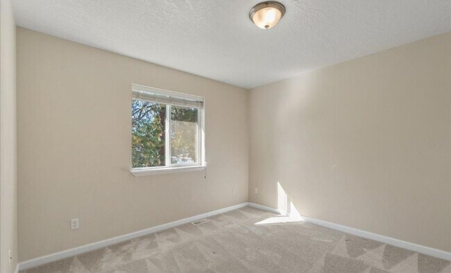 Building Photo - 4995 N Tasman Dr