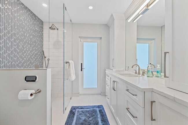 Building Photo - 2408 Bay Village Ct