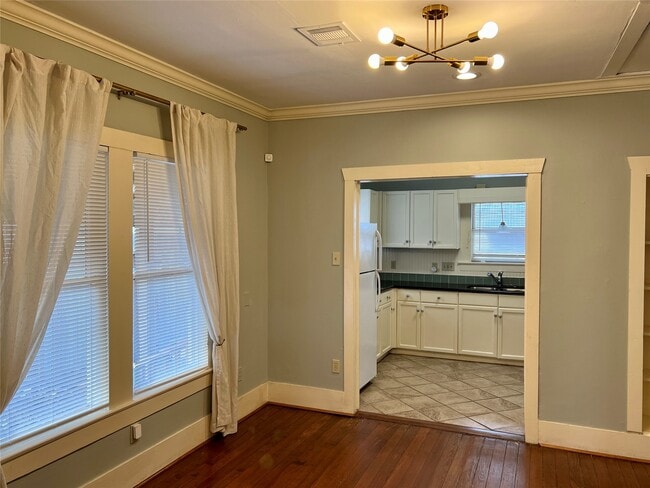 Building Photo - 501 E 28th St