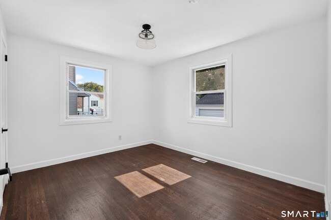 Building Photo - 11 Stratfield Pl