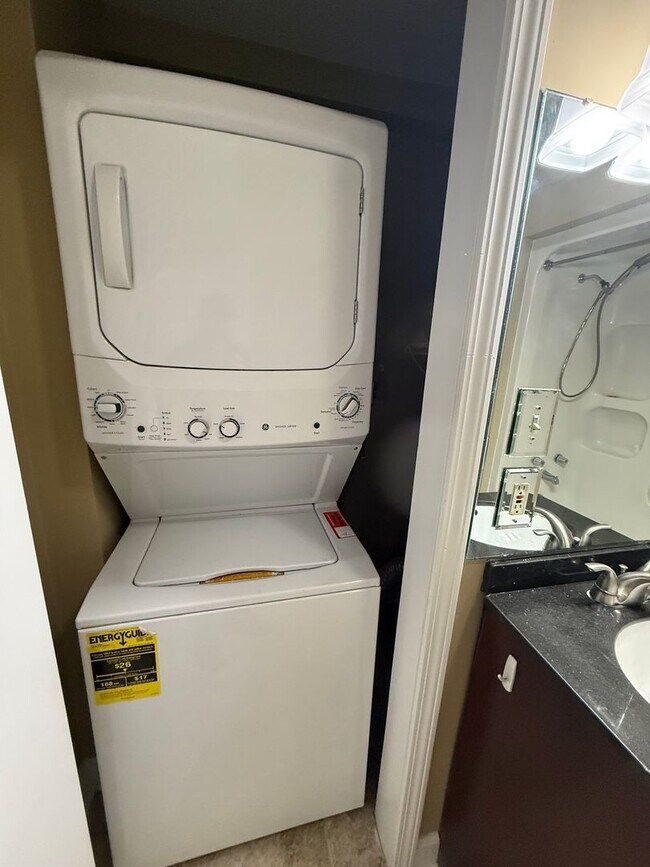 Building Photo - 711 W Maxwell St