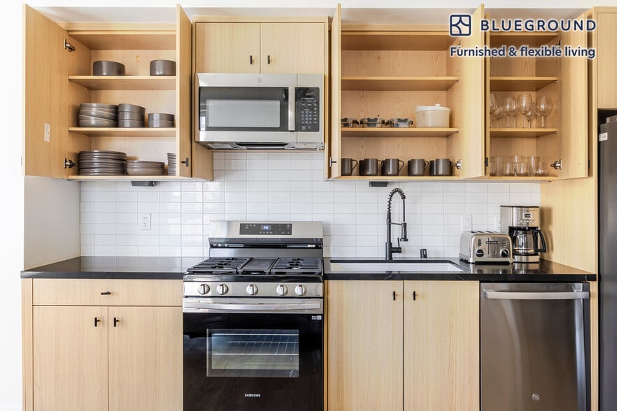 Building Photo - 611 N Virgil Ave