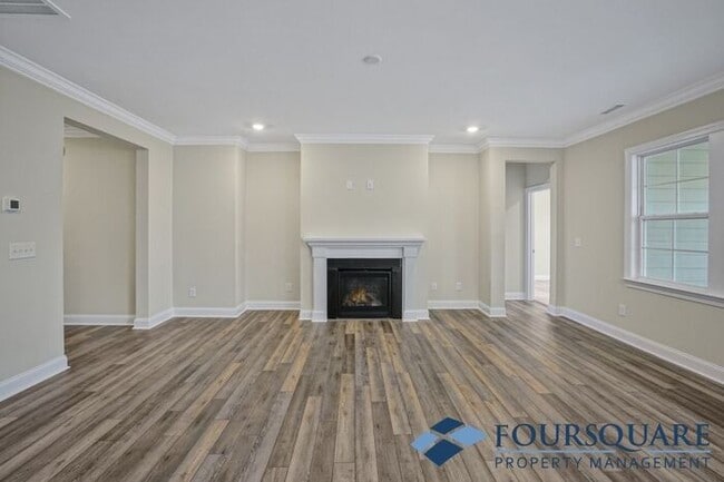 Building Photo - Charming 3-Bed Ranch Home with Modern Kitc...