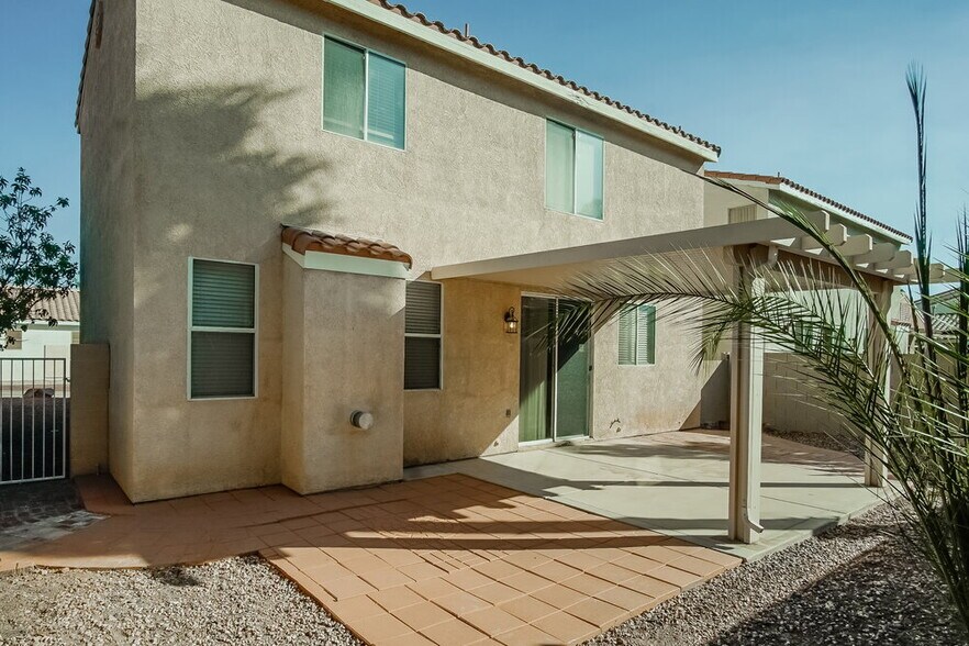 Building Photo - 949 Country Skies Ave