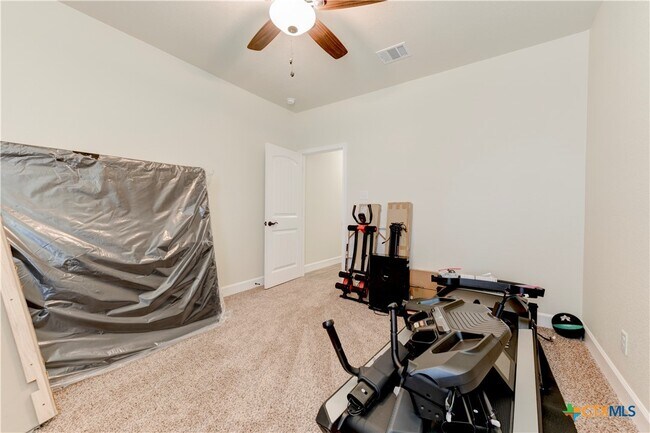 Building Photo - 1040 Vista Dr