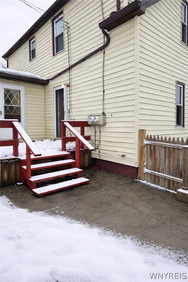 Building Photo - 67 Rose Ave