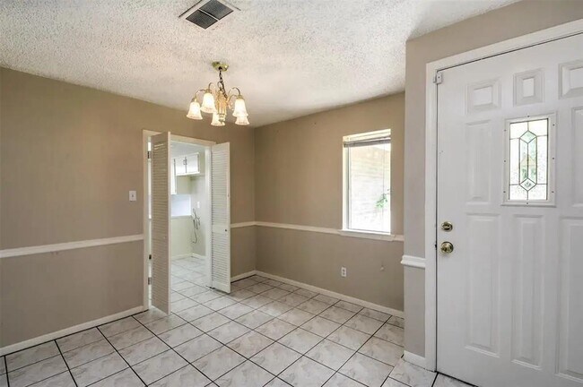 Building Photo - 23119 Naples Dr