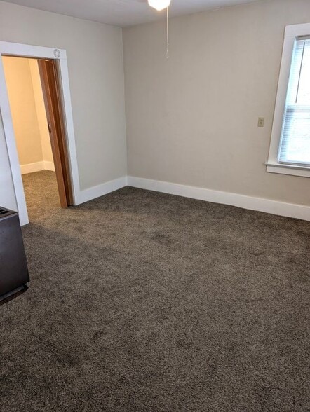 Building Photo - 553 Penora St