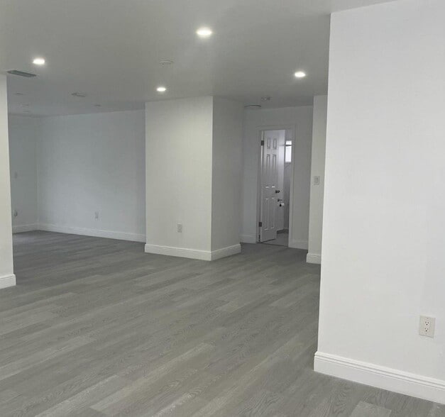 Building Photo - 6005 NW 39th St